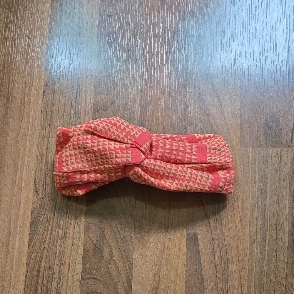 MANAOLA Coral Geometric Headband NWOT